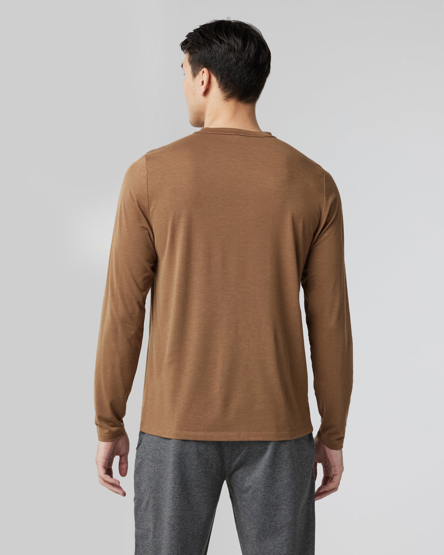 V1003PCN_FA24_M_ECOMM_TOPS_BACK_4.jpg