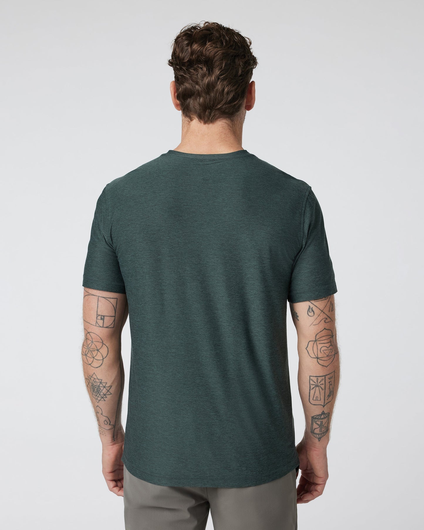 V1032HAN_FA24_M_ECOMM_TOPS_BACK_4.jpg