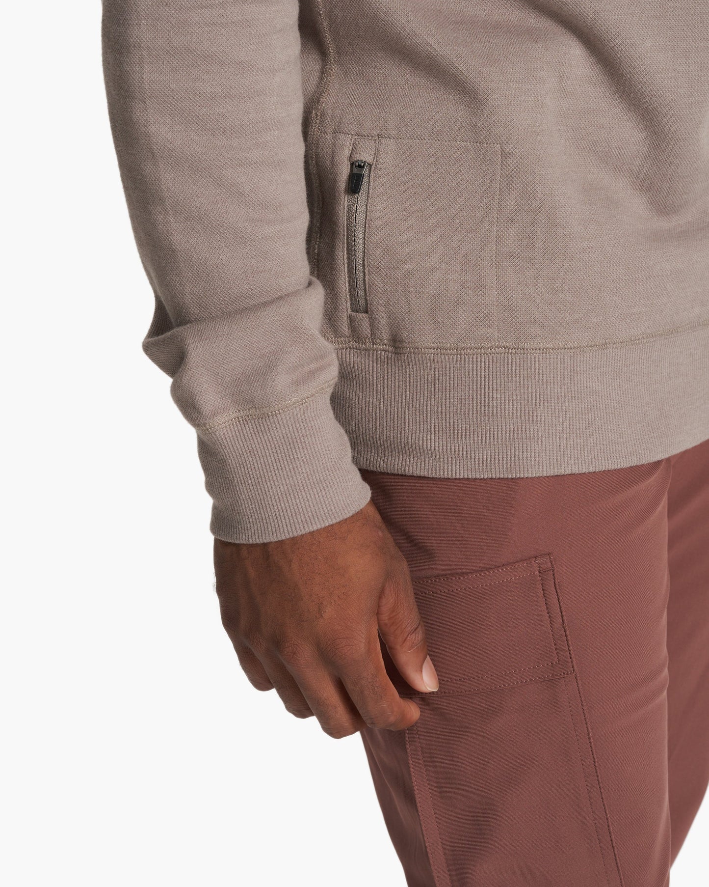 V218HWA_FA23_M_ECOMM_fleece_DETAIL_6.jpg