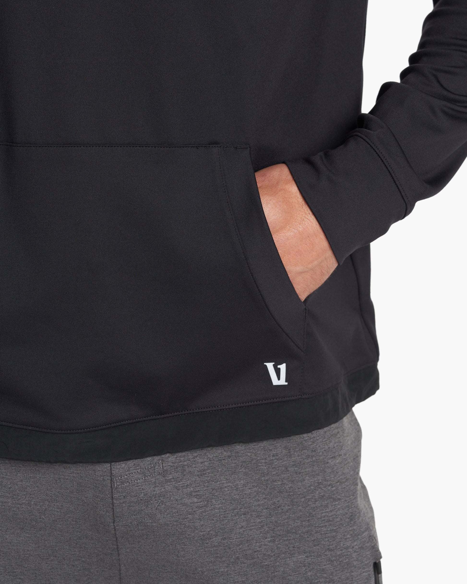 V264BLK_FA23_M_ECOMM_fleece_DETAIL_6.jpg