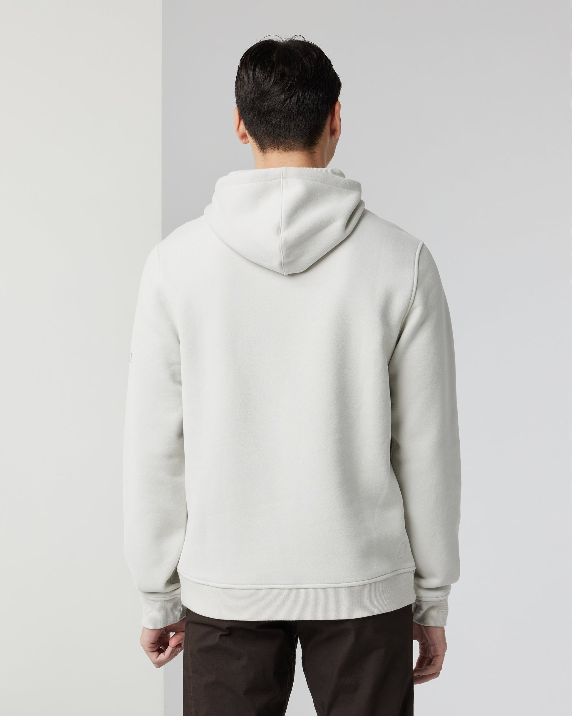 V299SAL_FA24_M_ECOMM_fleece_BACK_4.jpg