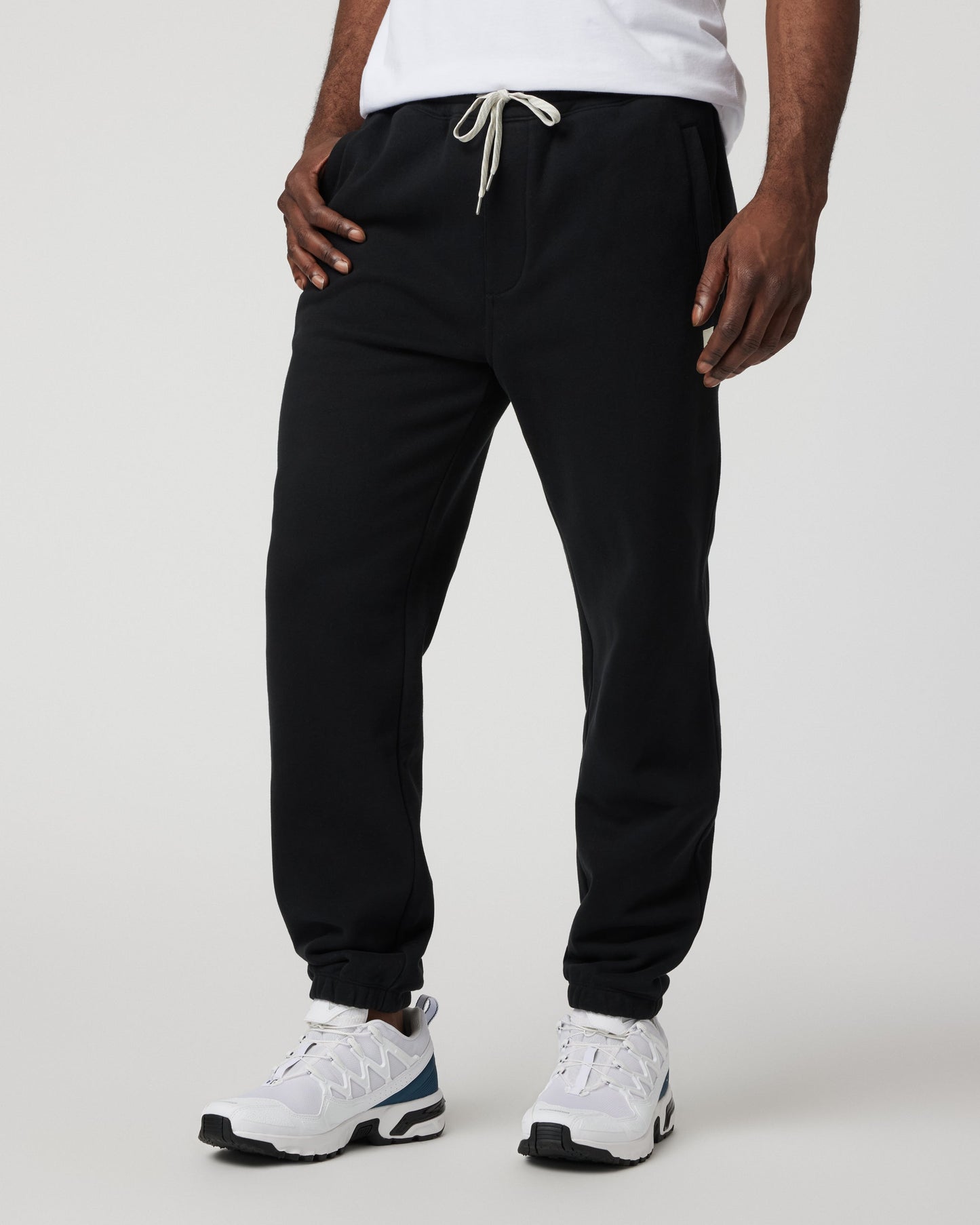 V4007BLK_FA24_M_ECOMM_PANTS_SIDE_4.jpg