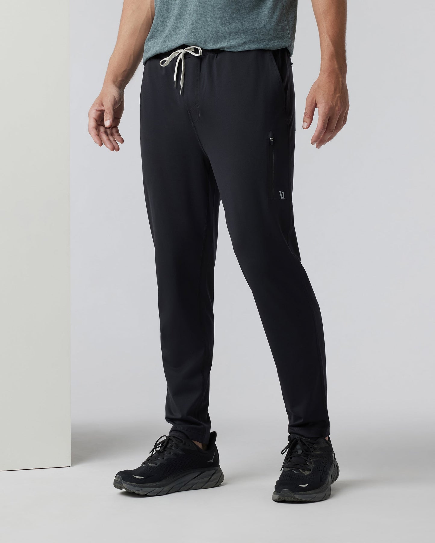 V4020BLK_FA24_M_ECOMM_PANTS_FRONT_1.jpg