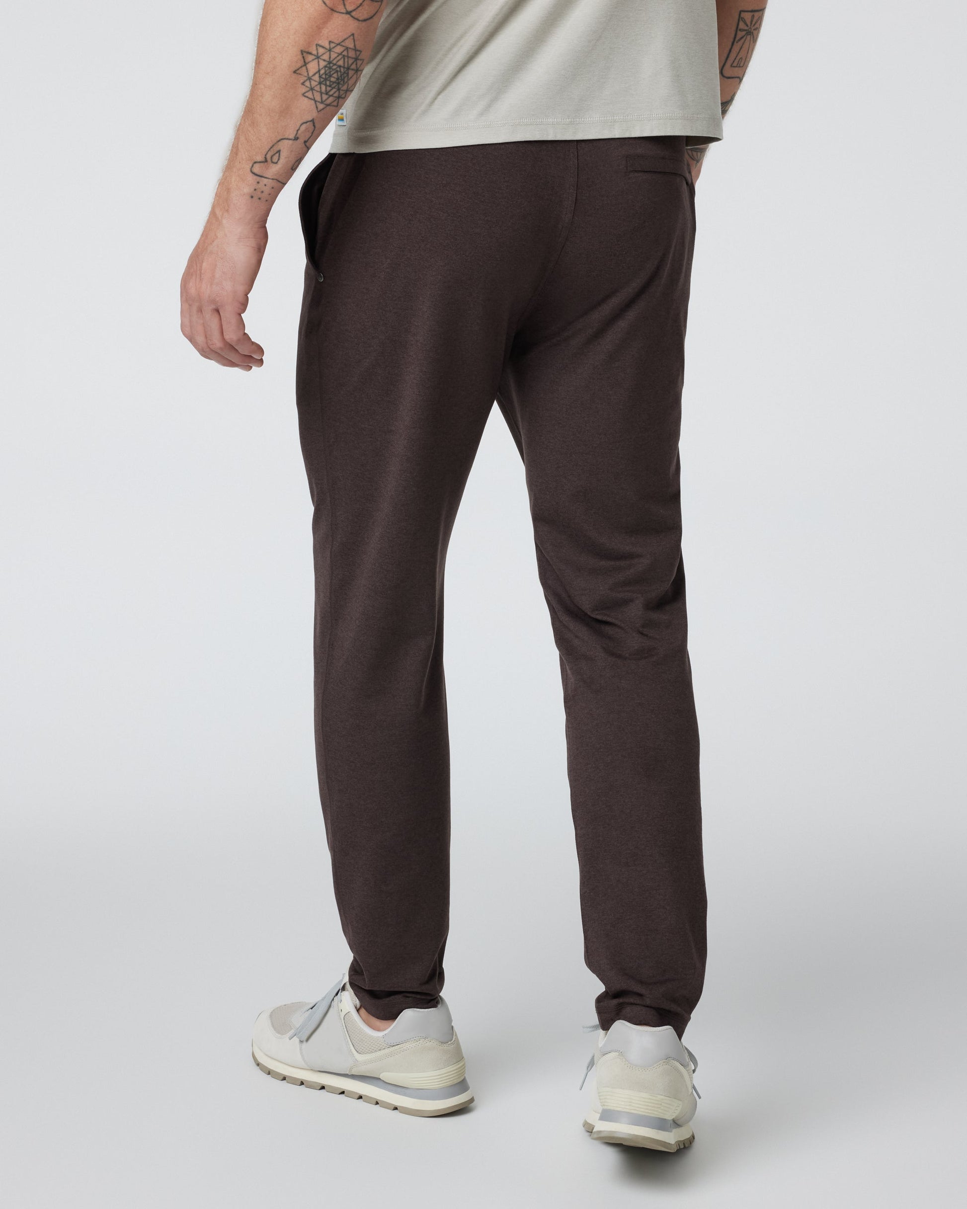 V418HJV_FA24_M_ECOMM_PANTS_BACK_5.jpg