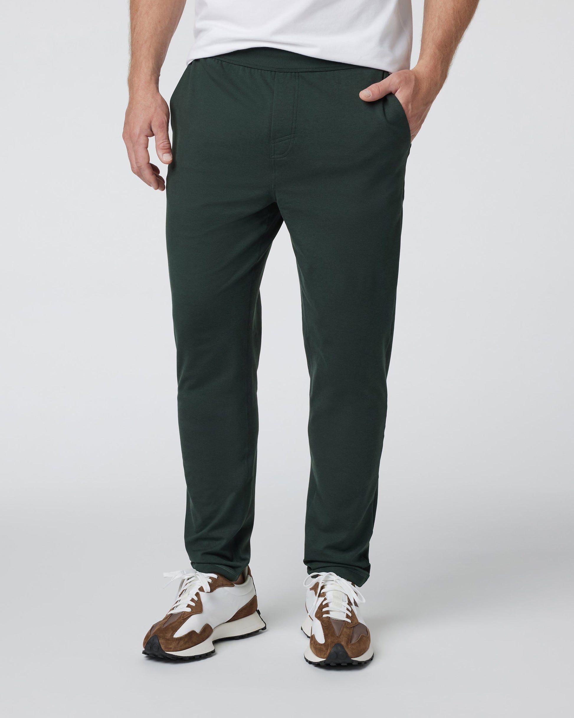 V435HAN_FA24_M_ECOMM_PANTS_FRONT_2.jpg