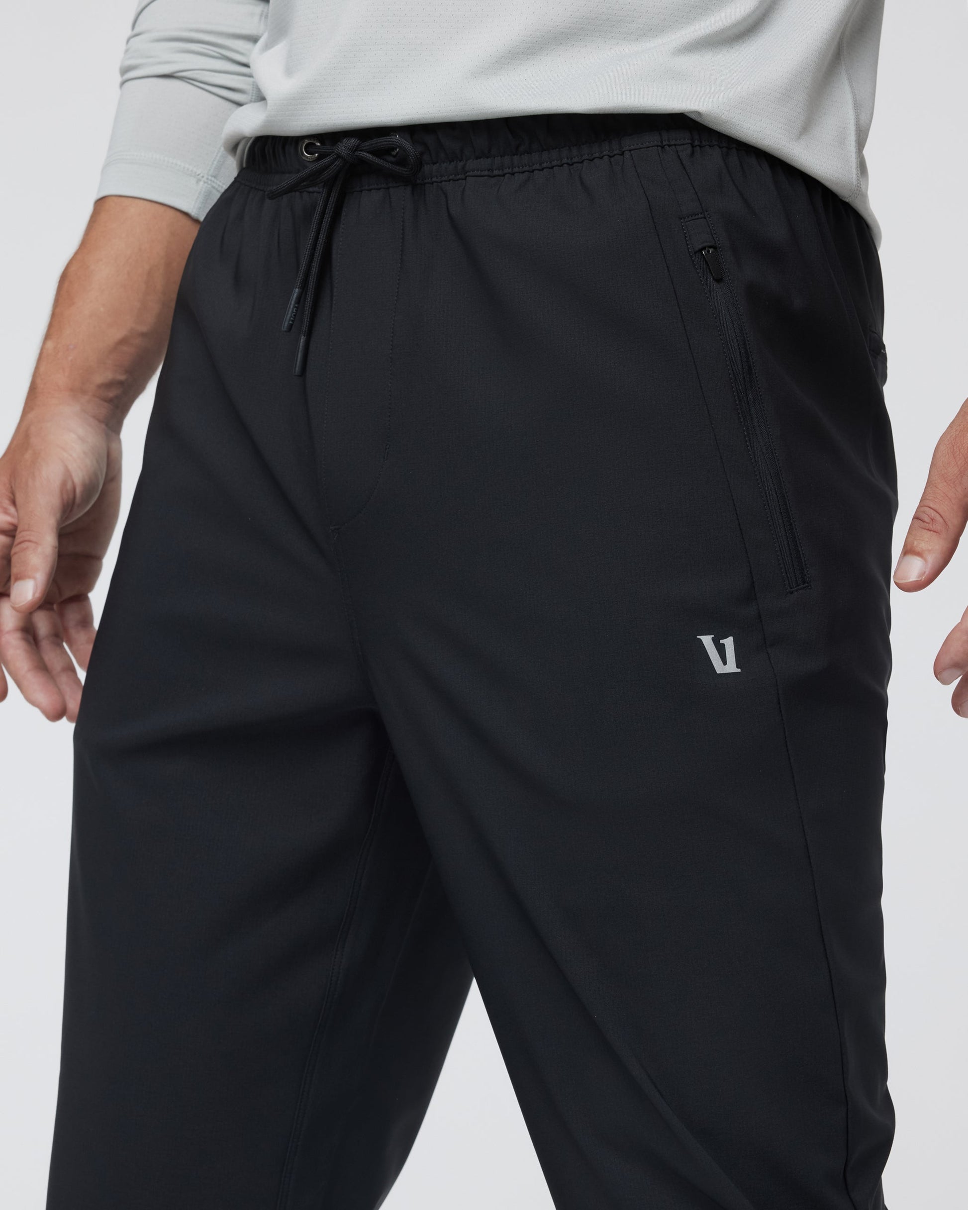 V464BLK_FA24_M_ECOMM_PANTS_DETAIL_16.jpg