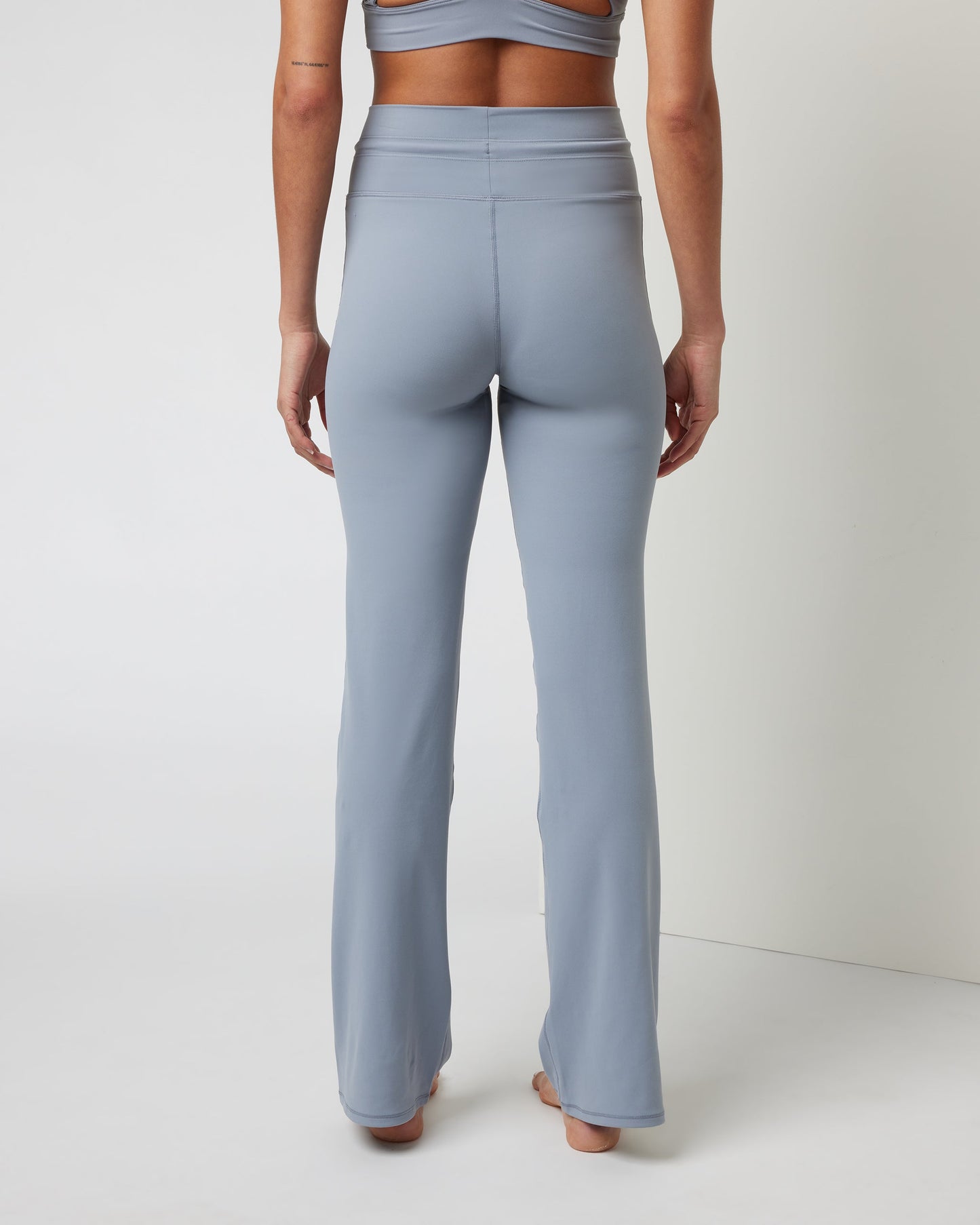 VW489-LMLC_SP24_W_ECOMM_PANTS_BACK_5.jpg